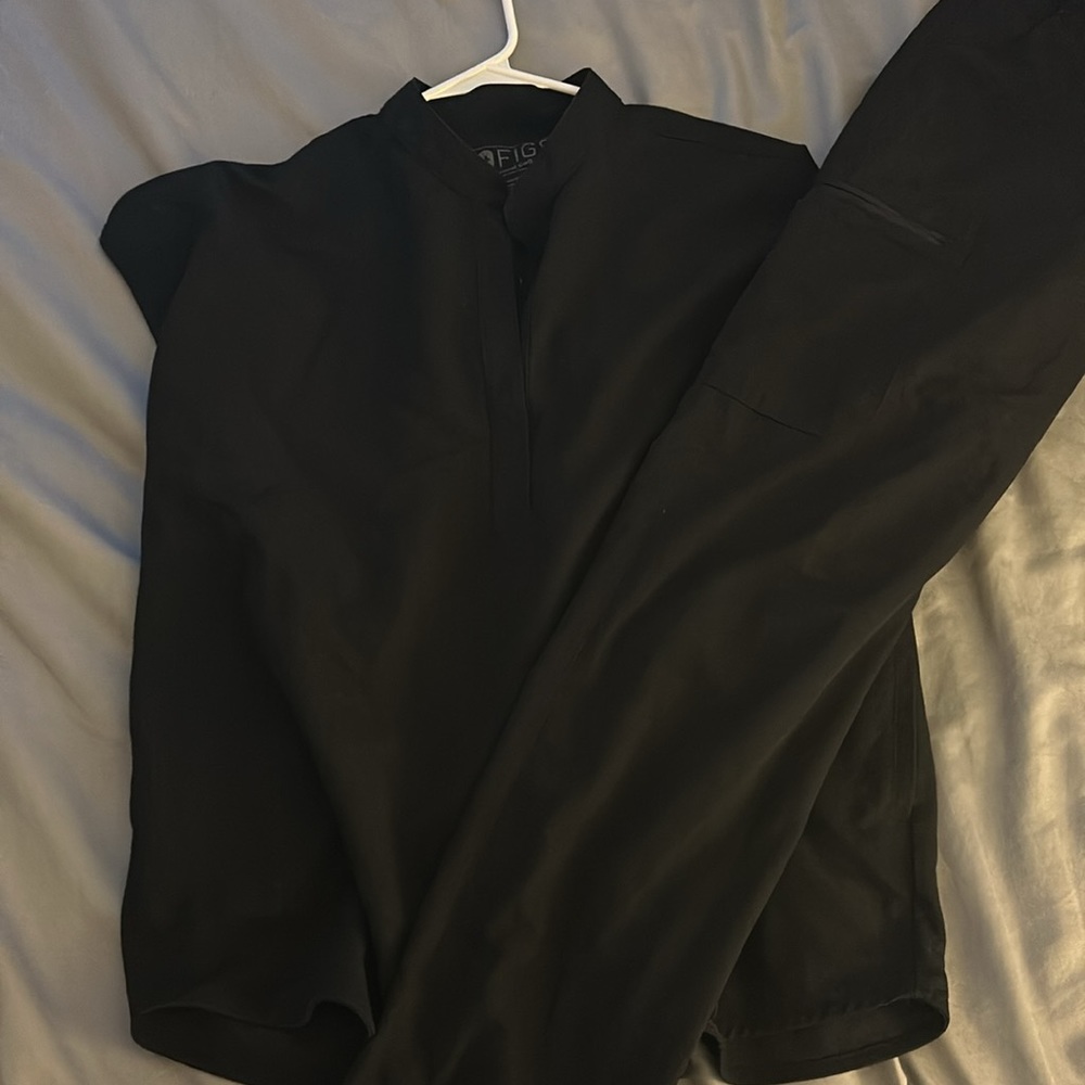 Figs Black Scrub Set: Top-size M, Bottom-size L